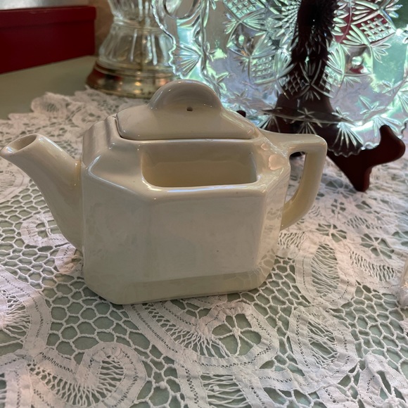 Vintage: Small White Teapot with 2 Bag Holders - Picture 1 of 9